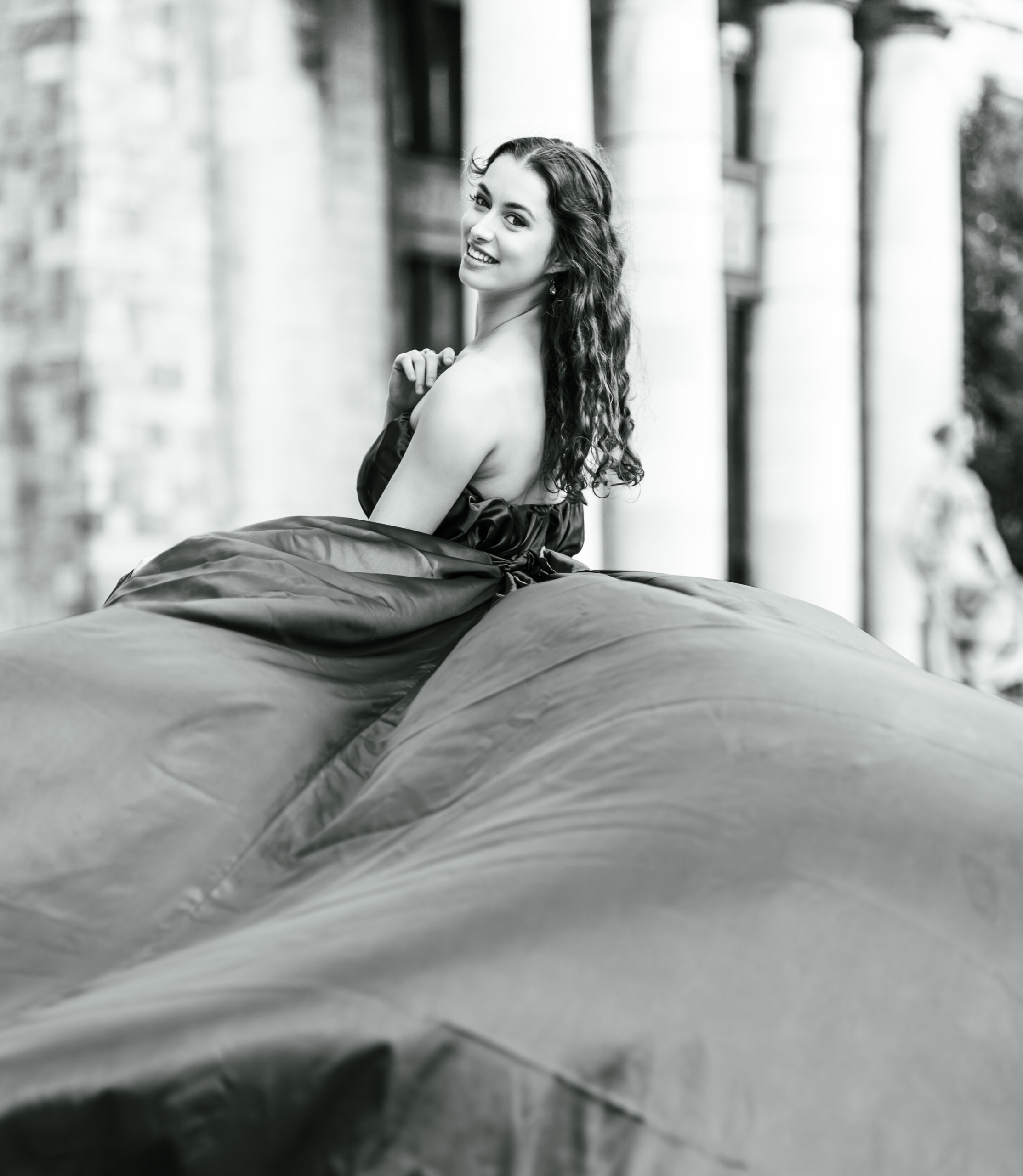 Sesja plenerowa Flyingdress na tle Pałacu Kultury w Warszawie, WeddAtelier Fotograf Warszawa Michał Dubicki